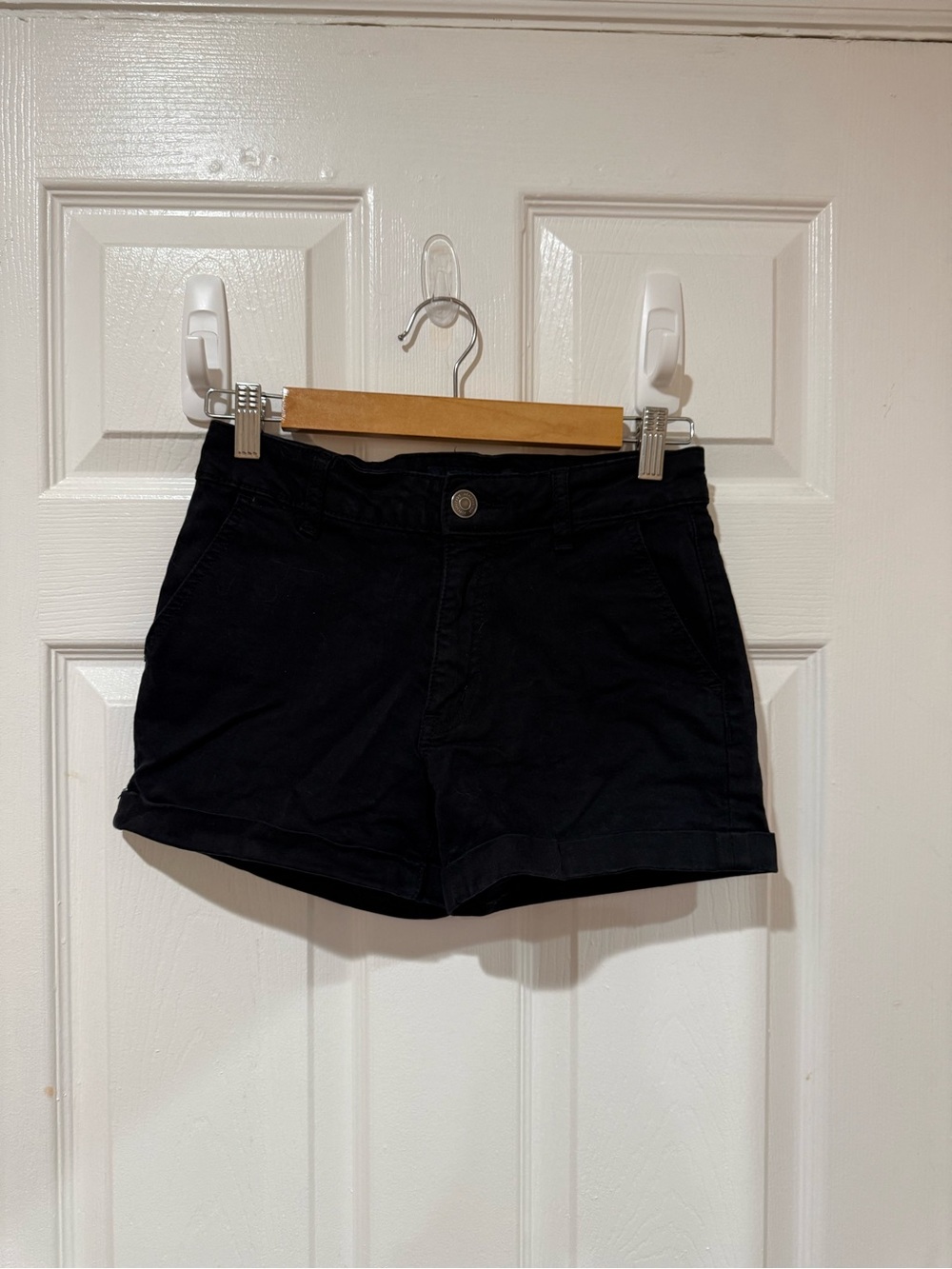 Women’s High-Waist Black Shorts with Clean Finish